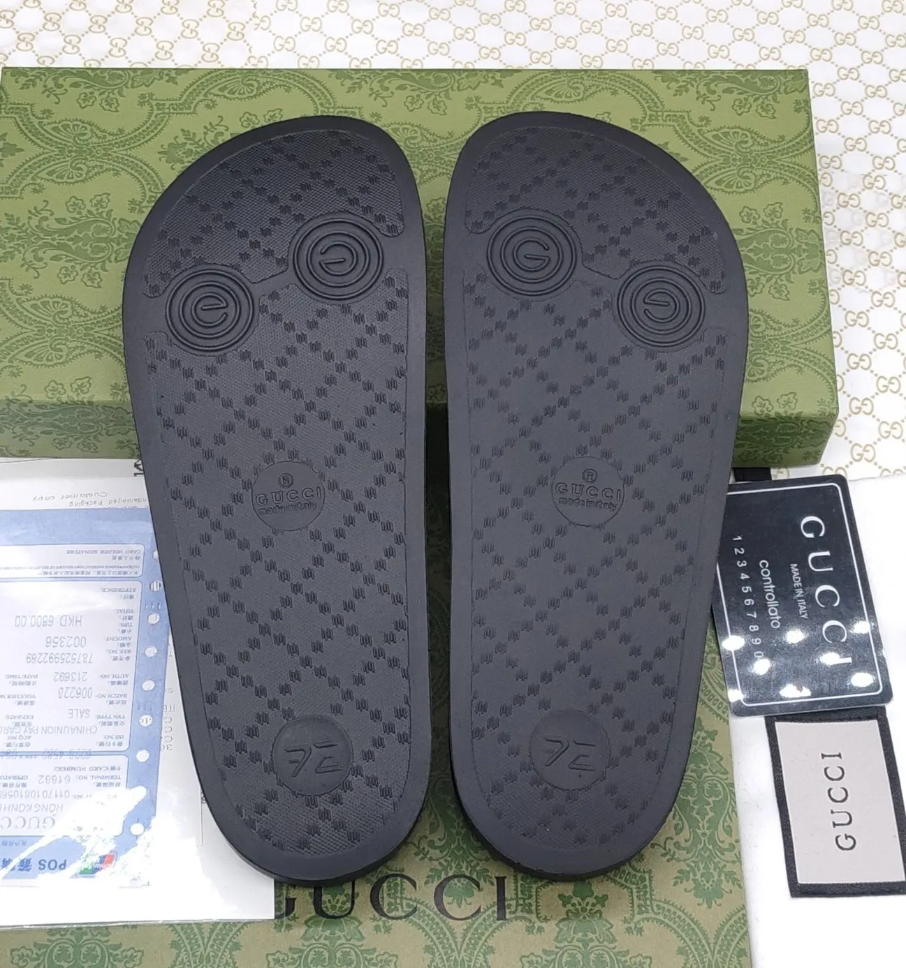 👟👟Ex-factory price 220👟👟 Couple model 🎗Gucci "Gucci" slippers, a much-anticipated one, so beautiful that it will melt your hearts❤,! It is simply a masterpiece of extraordinary craftsmanship. It is a must-have for everyone. It is made by open molding. The foot feels Q-elastic and super soft. The upper foot is super delicate. Size number (35~47), exclusive model, with many layouts, there is always one you like🎉🎉